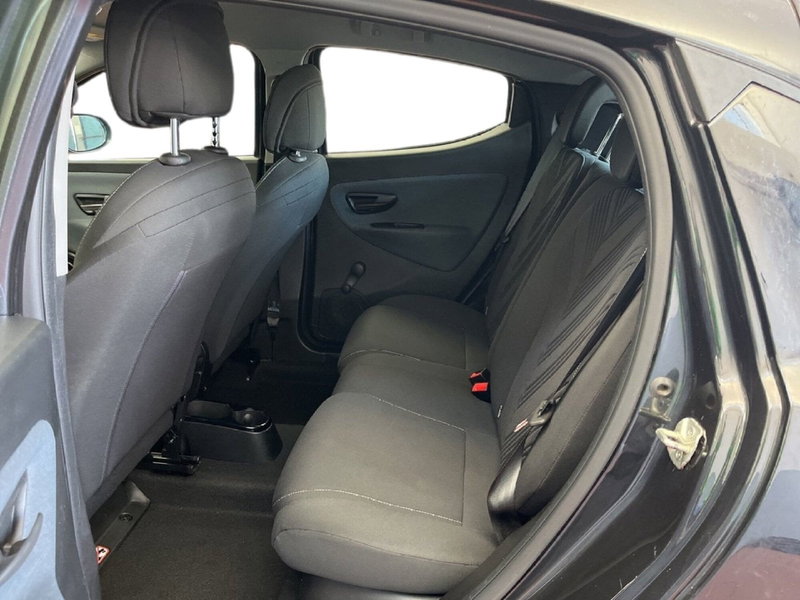 Lancia Ypsilon usata a Torino (8)