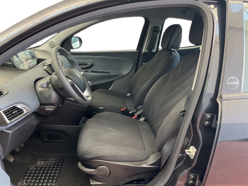 Lancia Ypsilon usata a Torino (9)
