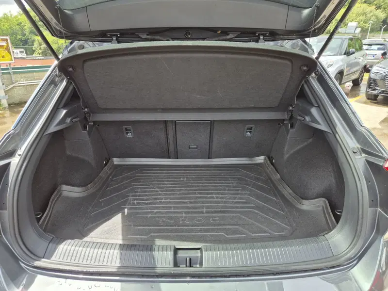 Volkswagen T-Roc usata  (11)