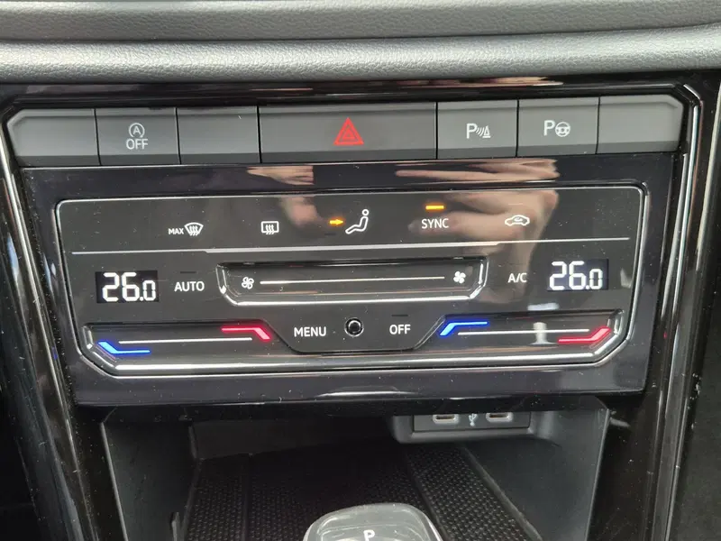 Volkswagen T-Roc usata  (17)