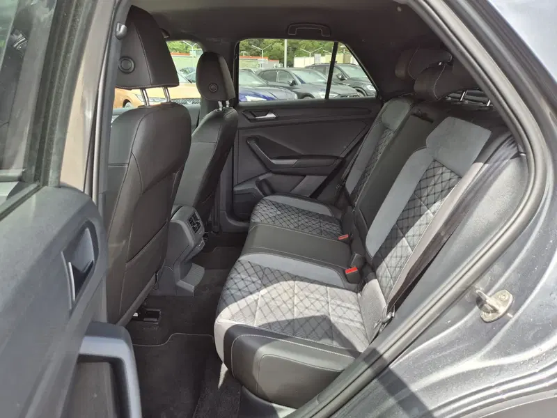 Volkswagen T-Roc usata  (7)