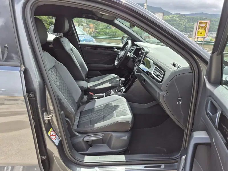 Volkswagen T-Roc usata  (9)