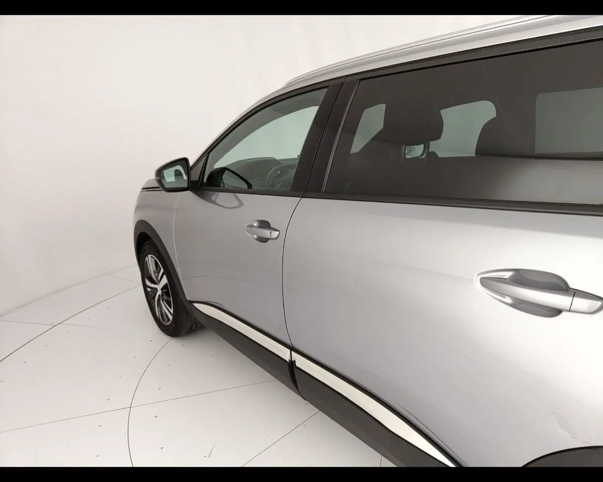 Peugeot 5008 usata a Caserta (13)