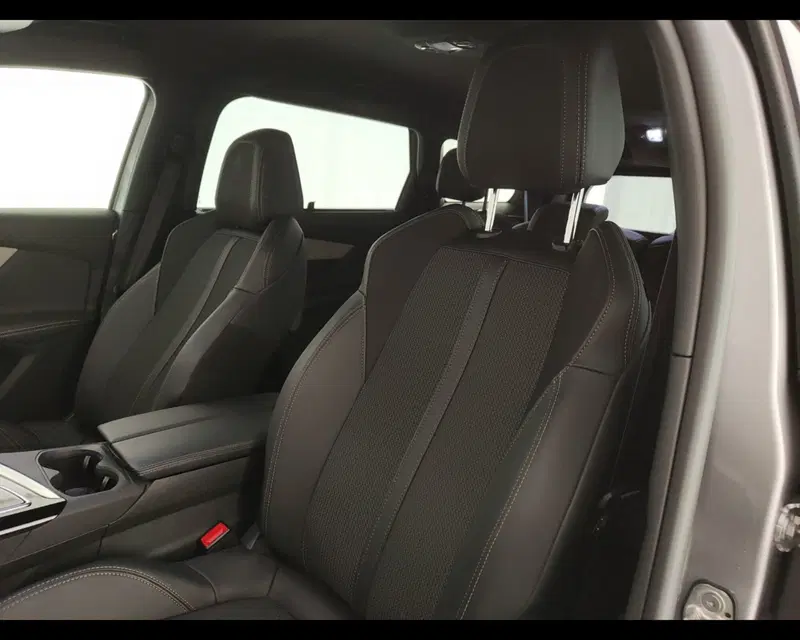Peugeot 5008 usata a Caserta (18)