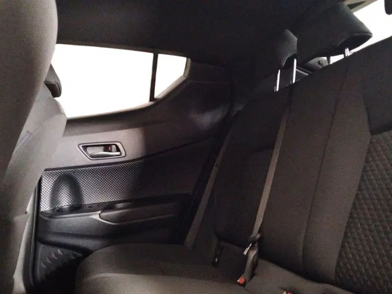 Toyota Toyota C-HR usata a Roma (11)