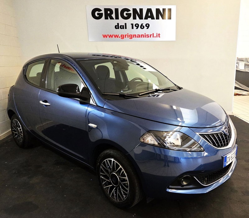 Lancia Ypsilon usata a Pavia