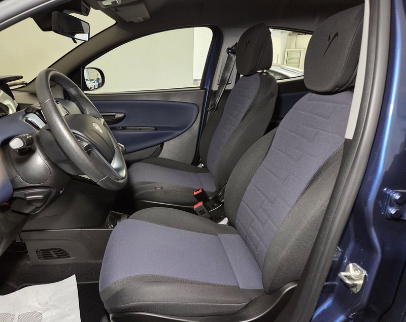 Lancia Ypsilon usata a Pavia (6)