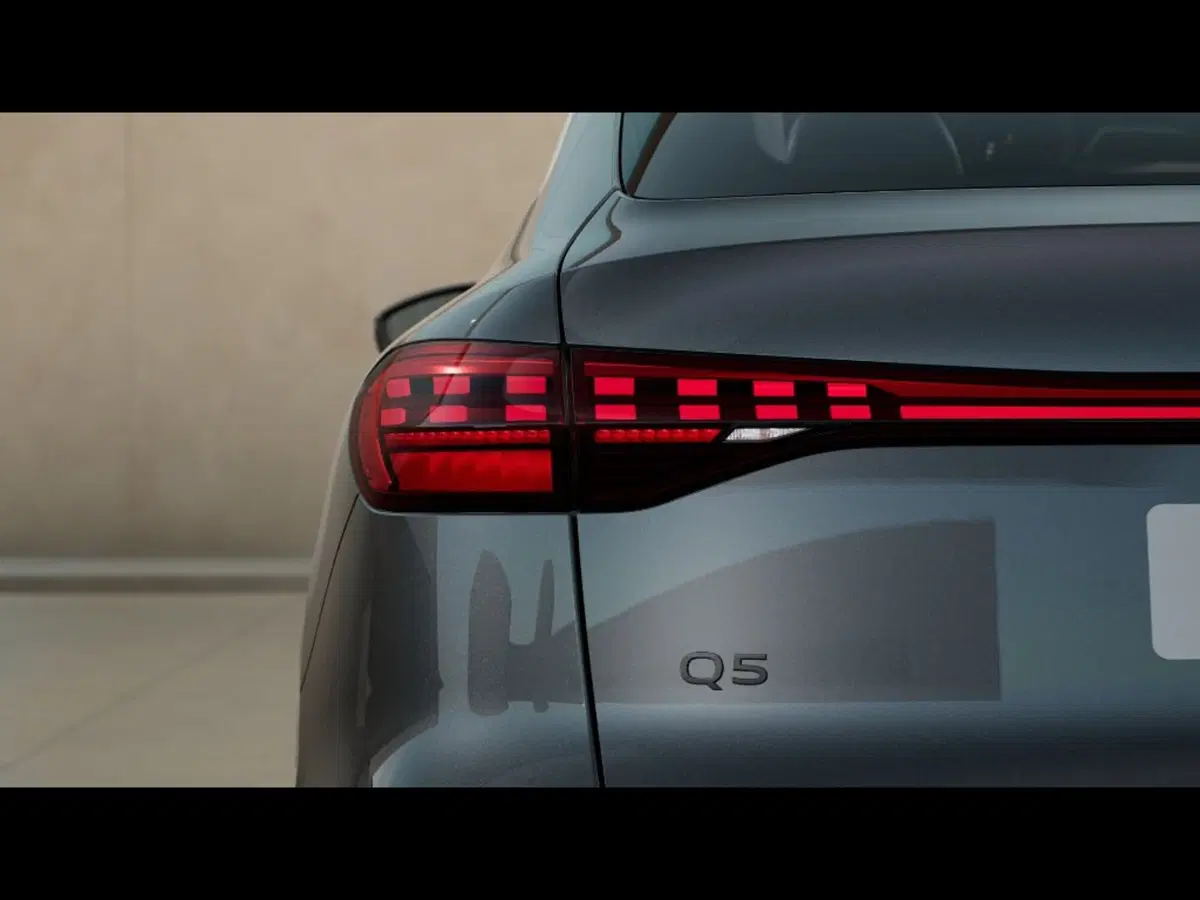 Audi Q4 Sportback nuova a Pisa (7)