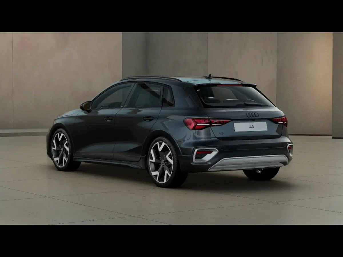 Audi A3 allstreet nuova a Livorno (3)