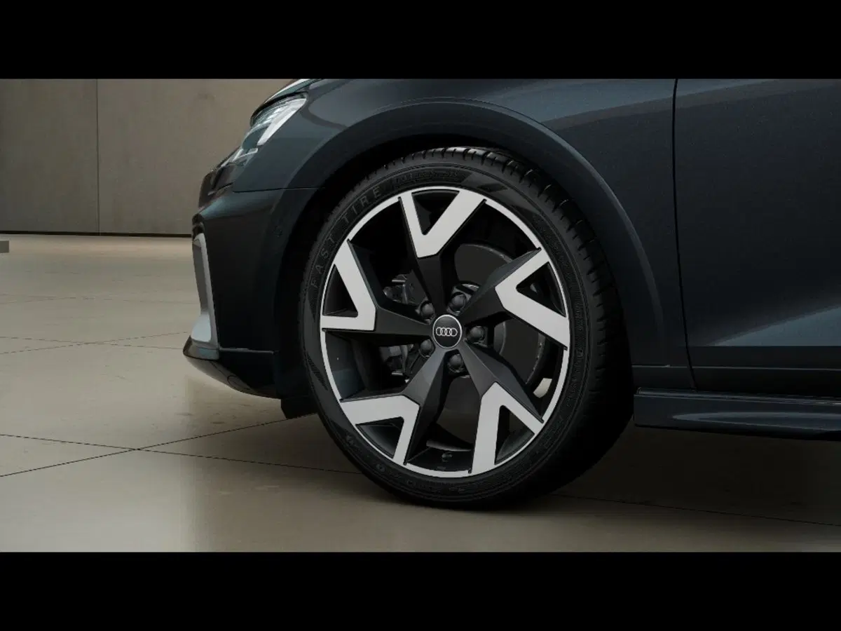 Audi A3 allstreet nuova a Livorno (6)