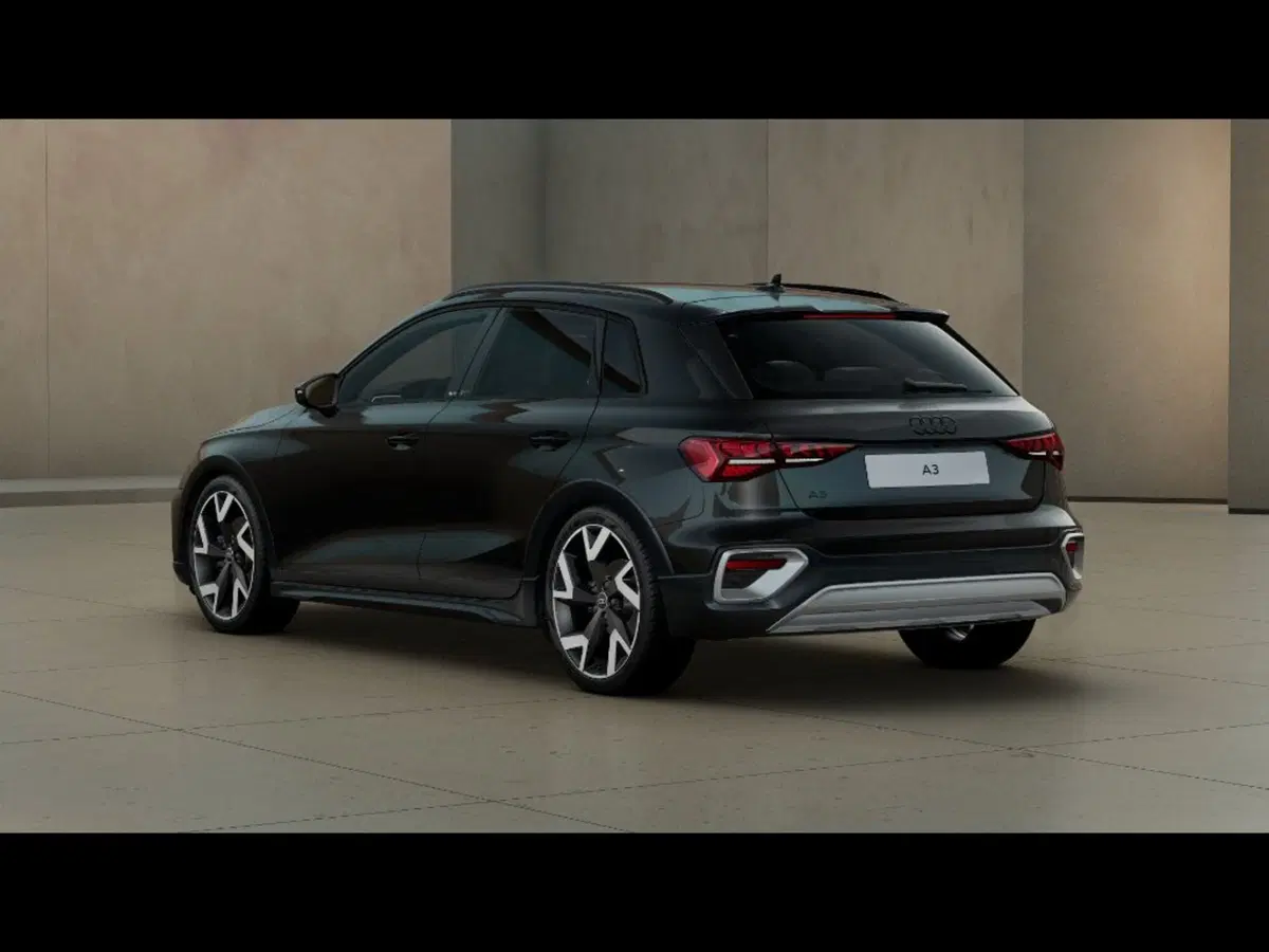 Audi A3 allstreet nuova a Livorno (3)