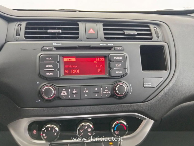 Kia Rio usata a Como (13)