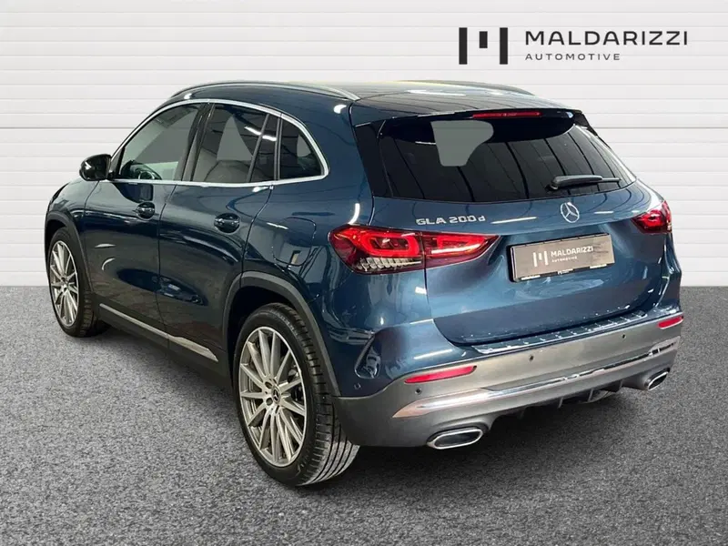 Mercedes-Benz GLA SUV usata a Bari (4)