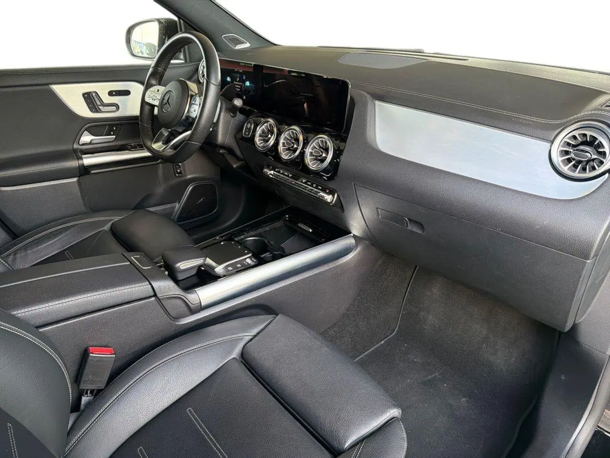 Mercedes-Benz GLA SUV usata a Bari (9)