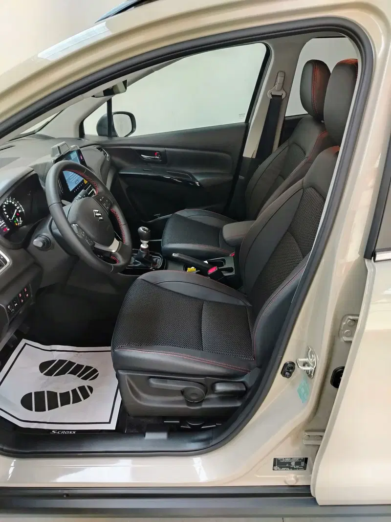 Suzuki S-Cross nuova a Rovigo (6)