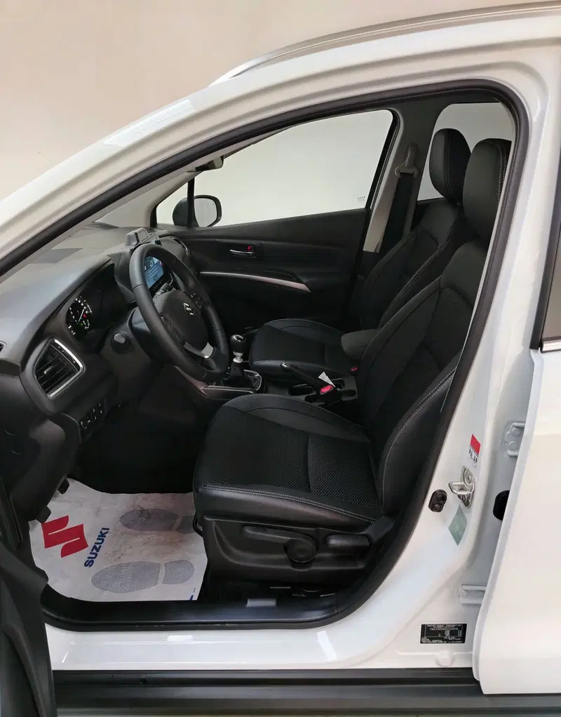 Suzuki S-Cross nuova a Rovigo (6)