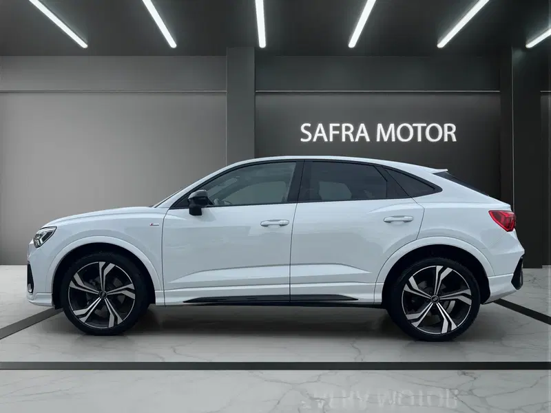 Audi Q3 Sportback usata a Cosenza (3)
