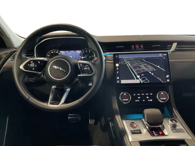 Jaguar F-Pace usata a Macerata (11)
