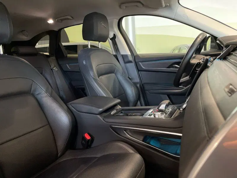 Jaguar F-Pace usata a Macerata (14)