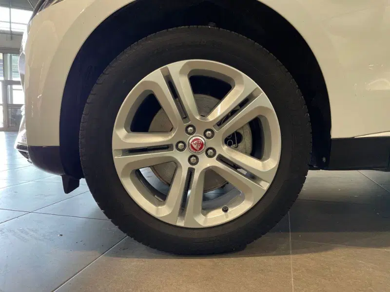 Jaguar F-Pace usata a Macerata (8)