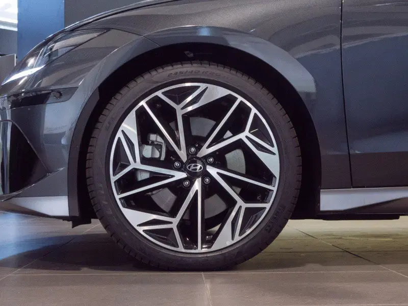 Hyundai Ioniq 6 usata a Macerata (4)
