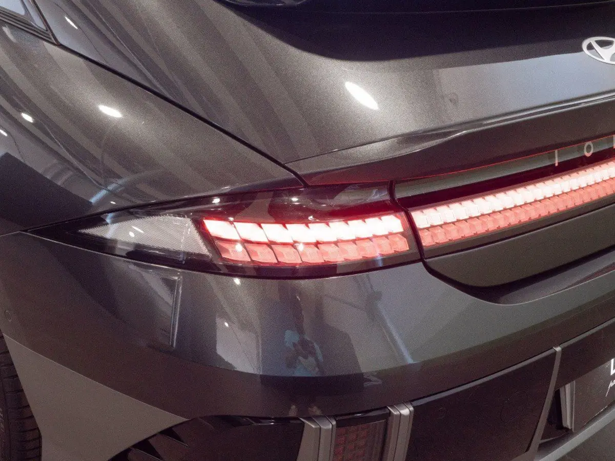 Hyundai Ioniq 6 usata a Macerata (7)