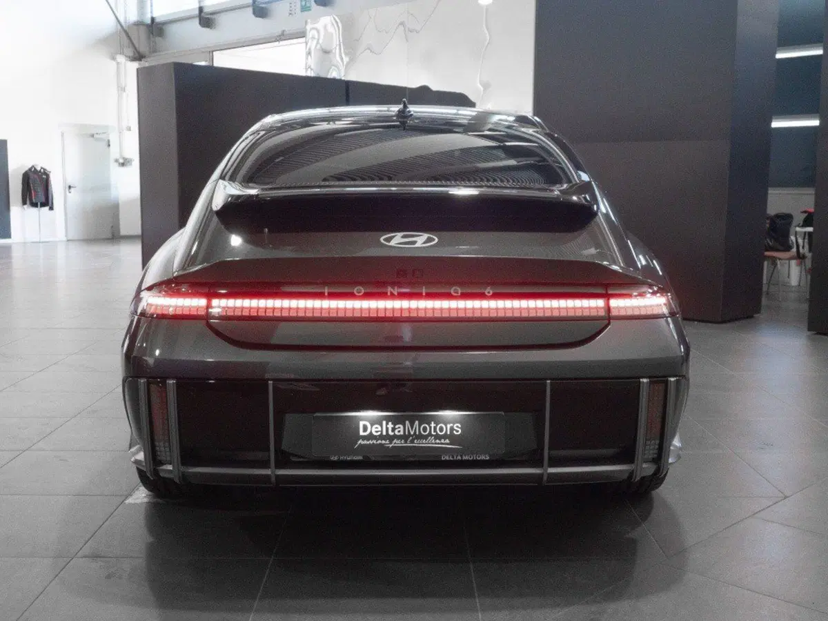 Hyundai Ioniq 6 usata a Macerata (8)
