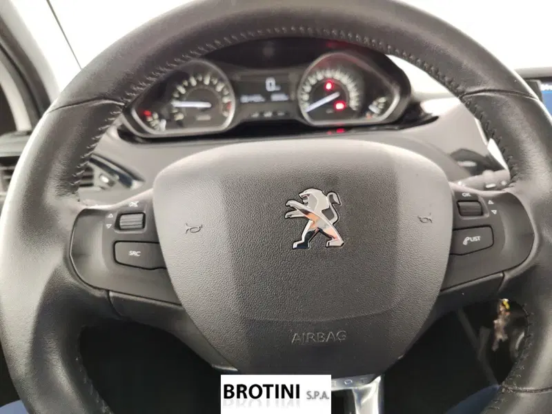 Peugeot 208 usata a Massa-Carrara (12)
