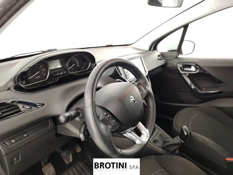 Peugeot 208 usata a Massa-Carrara (8)