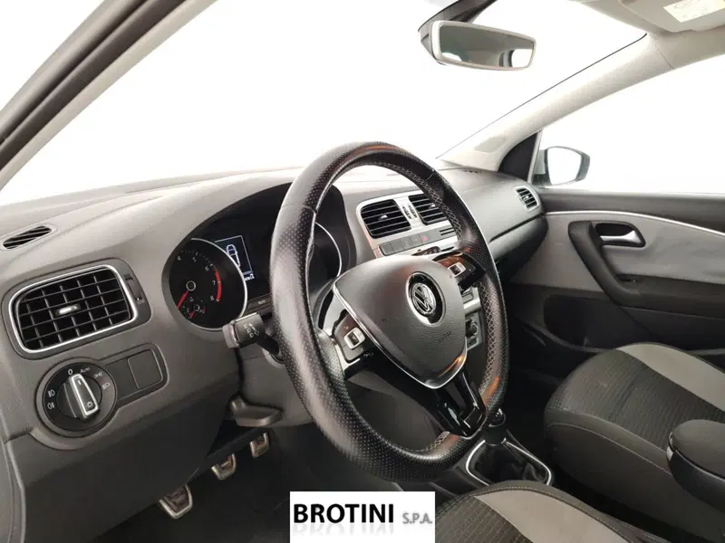 Volkswagen Polo usata a Massa-Carrara (8)