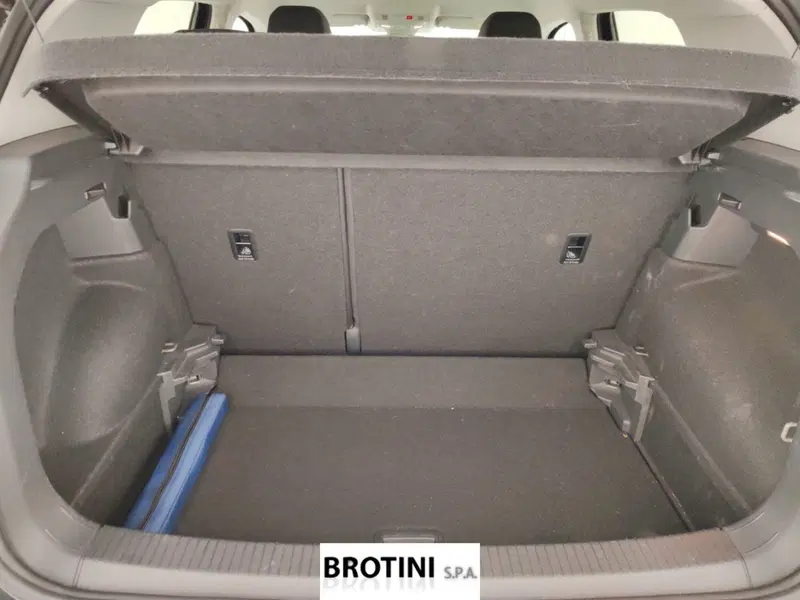 Volkswagen T-Cross usata a Massa-Carrara (15)
