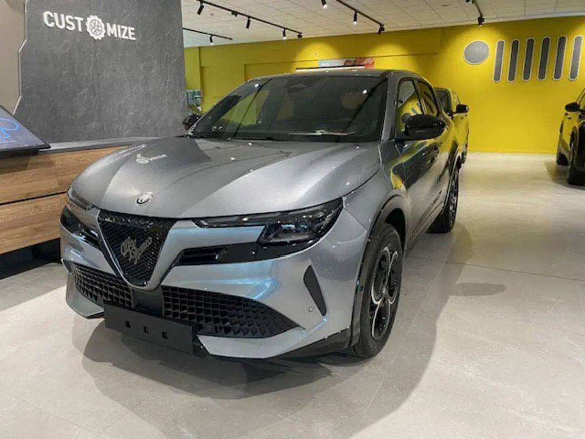 Alfa Romeo Junior nuova a Benevento (12)