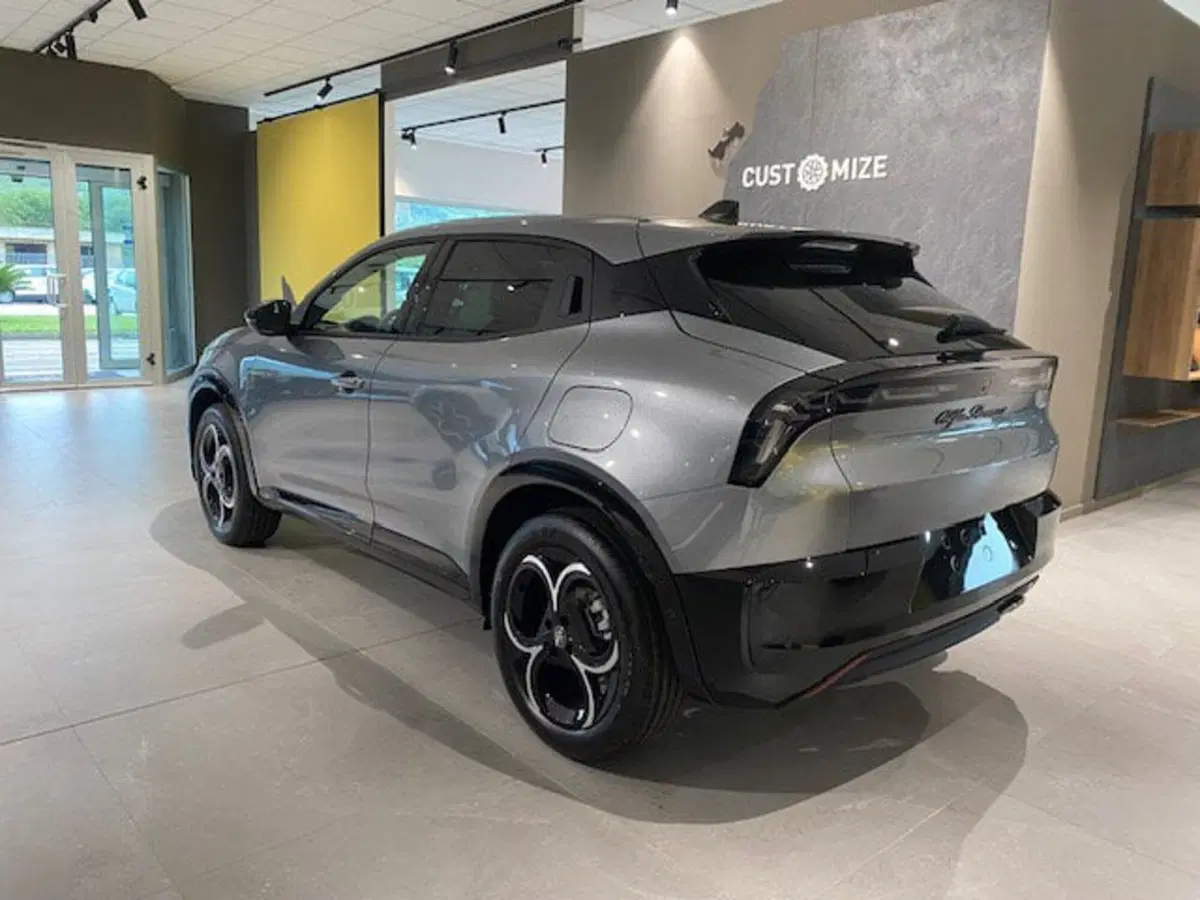 Alfa Romeo Junior nuova a Benevento (13)
