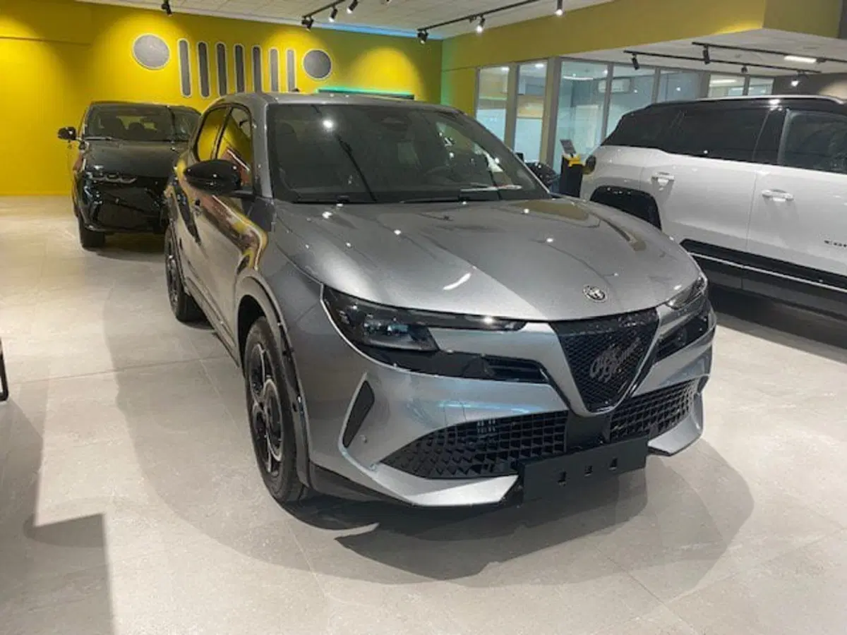 Alfa Romeo Junior nuova a Benevento (4)