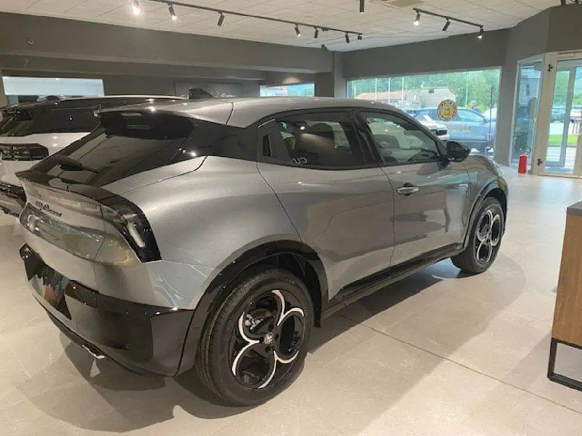 Alfa Romeo Junior nuova a Benevento (5)