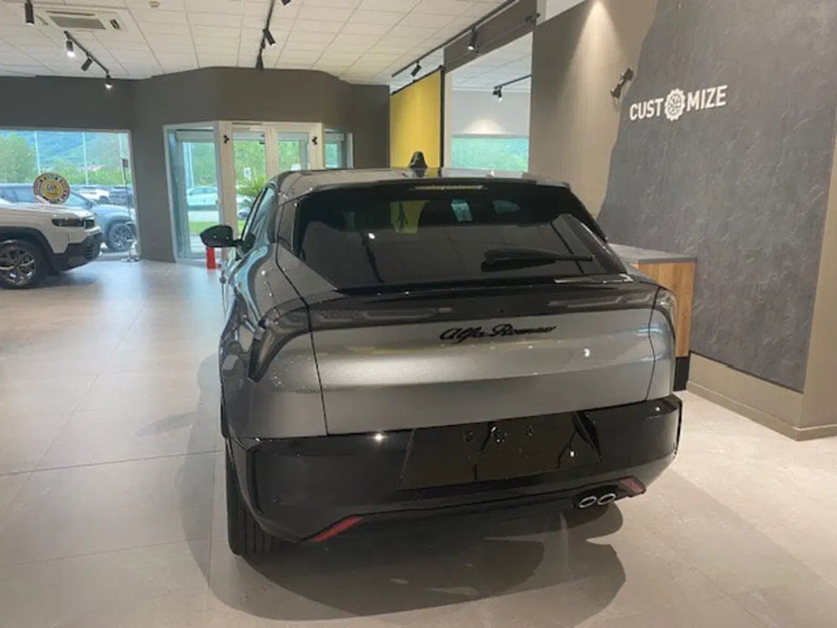 Alfa Romeo Junior nuova a Benevento (7)