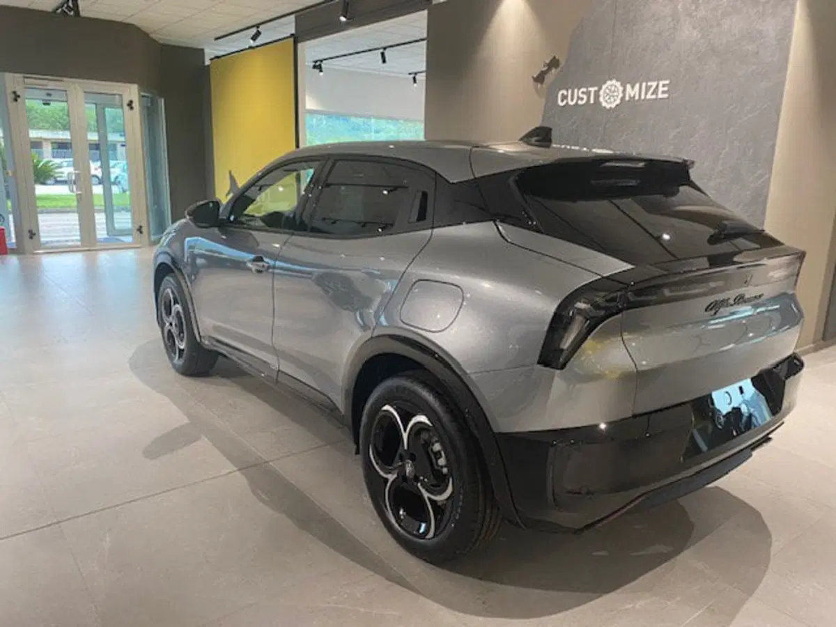 Alfa Romeo Junior nuova a Benevento (8)