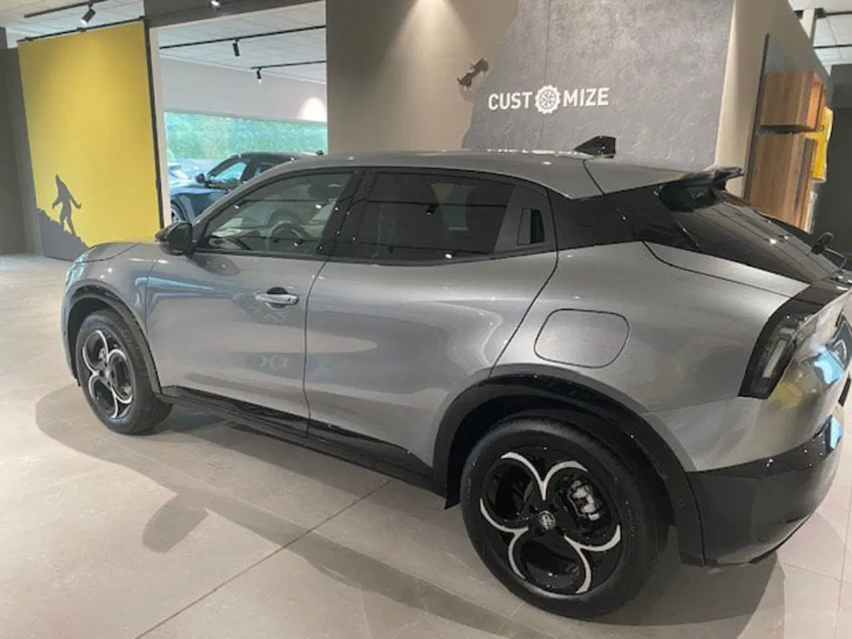 Alfa Romeo Junior nuova a Benevento (9)