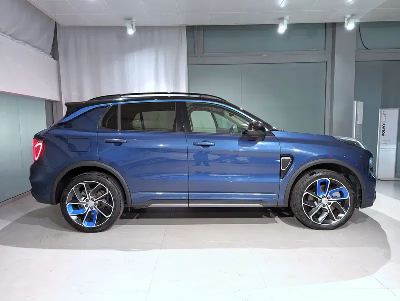 Lynk & Co 01 usata a Pescara (4)