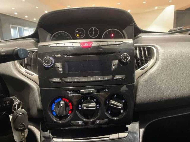 Lancia Ypsilon usata a Firenze (15)
