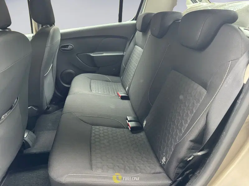 Dacia Sandero usata a Milano (10)