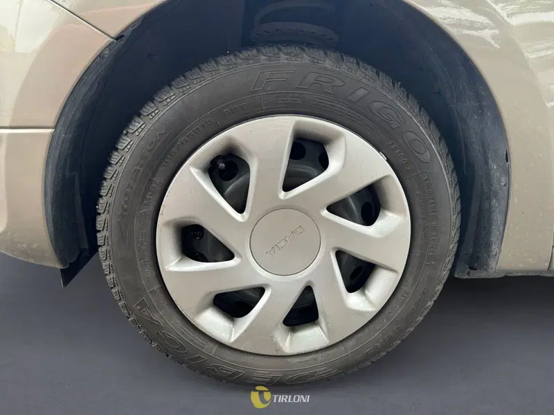 Dacia Sandero usata a Milano (15)
