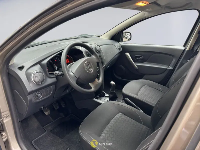 Dacia Sandero usata a Milano (9)