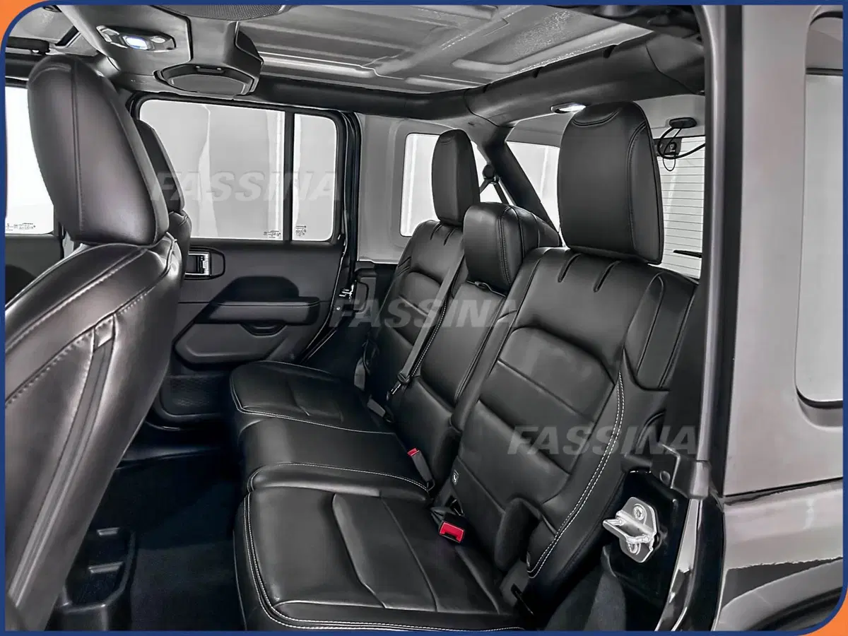 Jeep Wrangler Unlimited usata a Milano (11)
