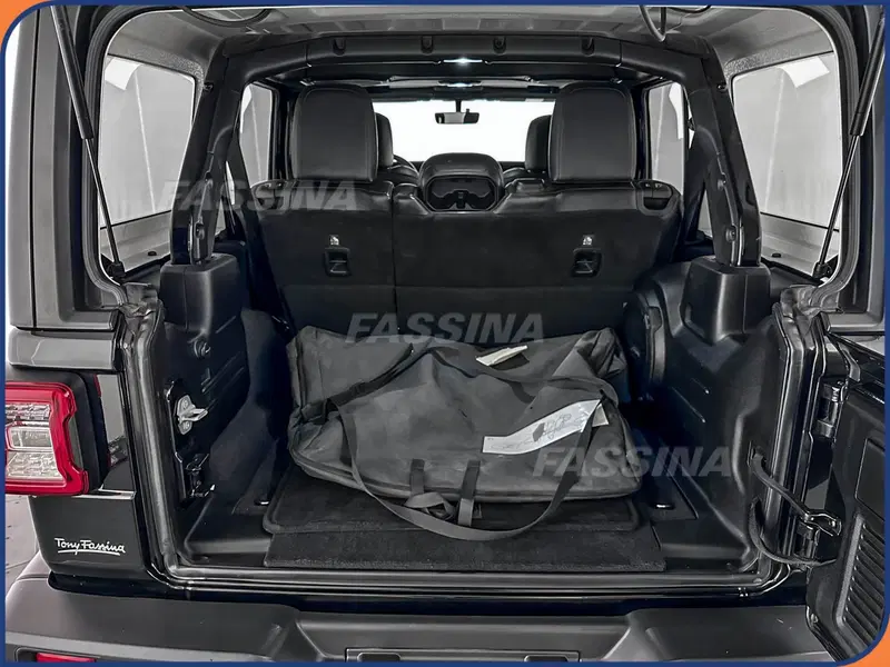 Jeep Wrangler Unlimited usata a Milano (12)