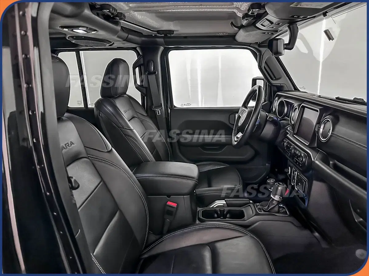 Jeep Wrangler Unlimited usata a Milano (14)