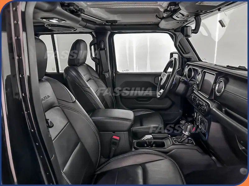 Jeep Wrangler Unlimited usata a Milano (14)