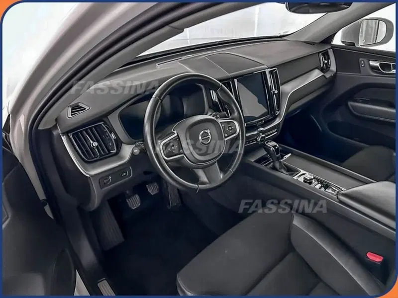 Volvo XC60 usata a Milano (9)
