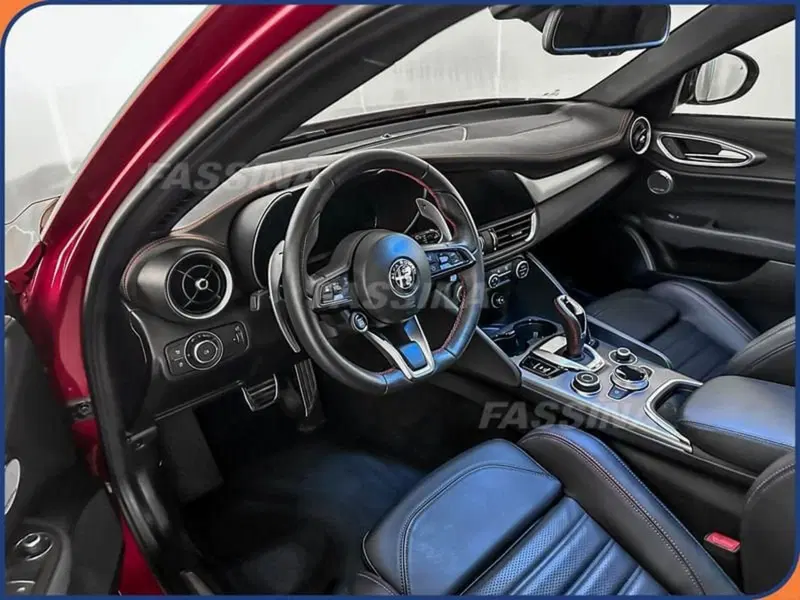 Alfa Romeo Giulia usata a Milano (9)