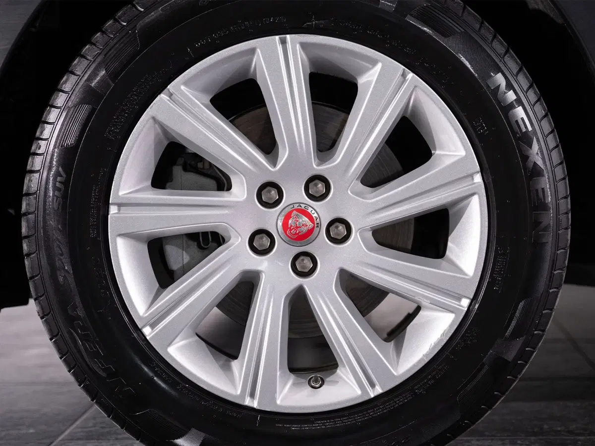Jaguar E-Pace usata a Foggia (14)